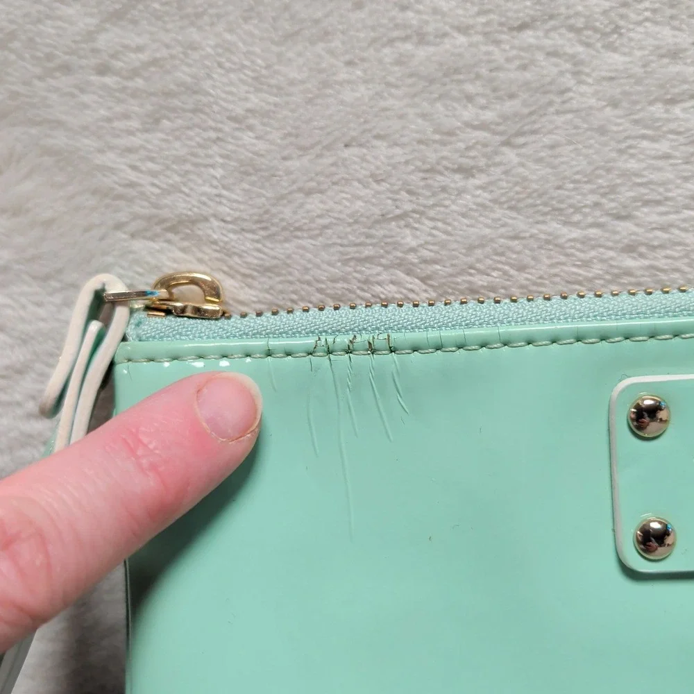 Kate Spade New York Mint Green Patent Leather Wristlet Pouch Polka Dot Lining‎